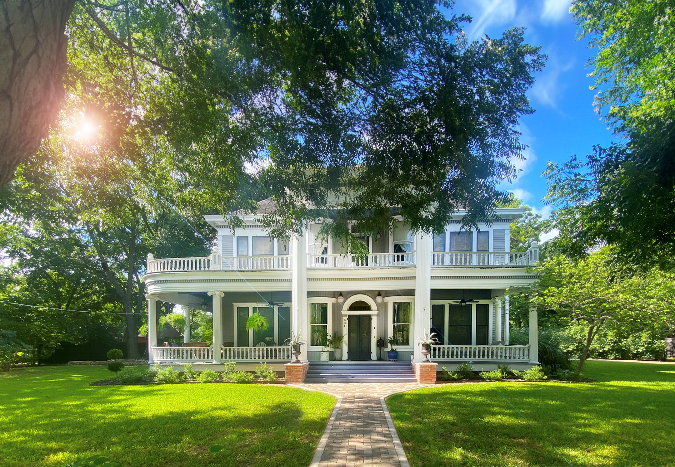 Birdie House – Historic Lockhart Getaway